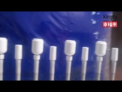 Ημερήσια εργασία στο εργοστάσιο: χρωματισμός γυάλινων μπουκαλιών